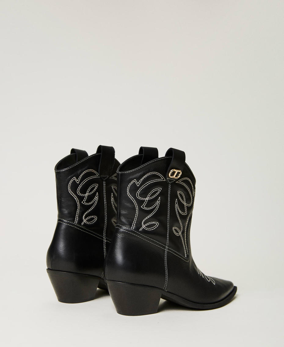 Bottines santiags en cuir avec décorations