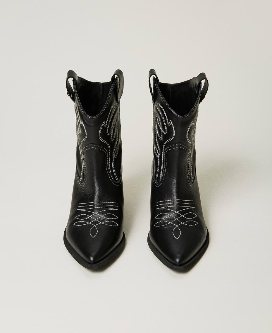 Bottines santiags en cuir avec décorations