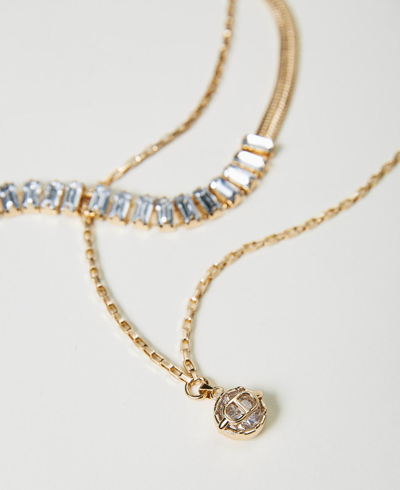 Necklace set with rhinestones and Oval T