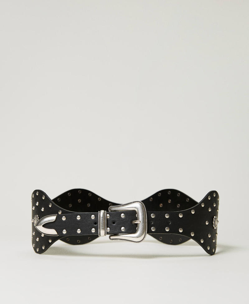 Ceinture avec clous et rivets