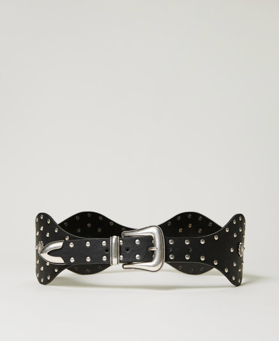 Ceinture avec clous et rivets