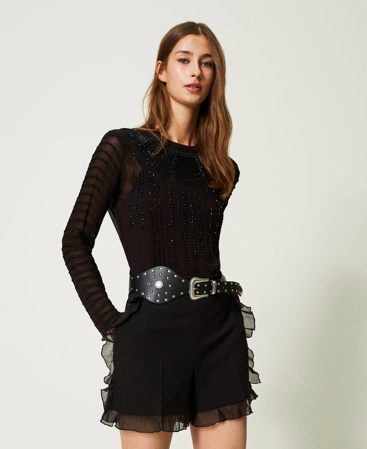 Ceinture avec clous et rivets