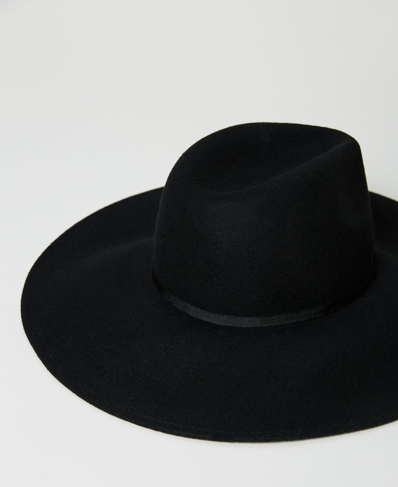 Chapeau à bord large en drap