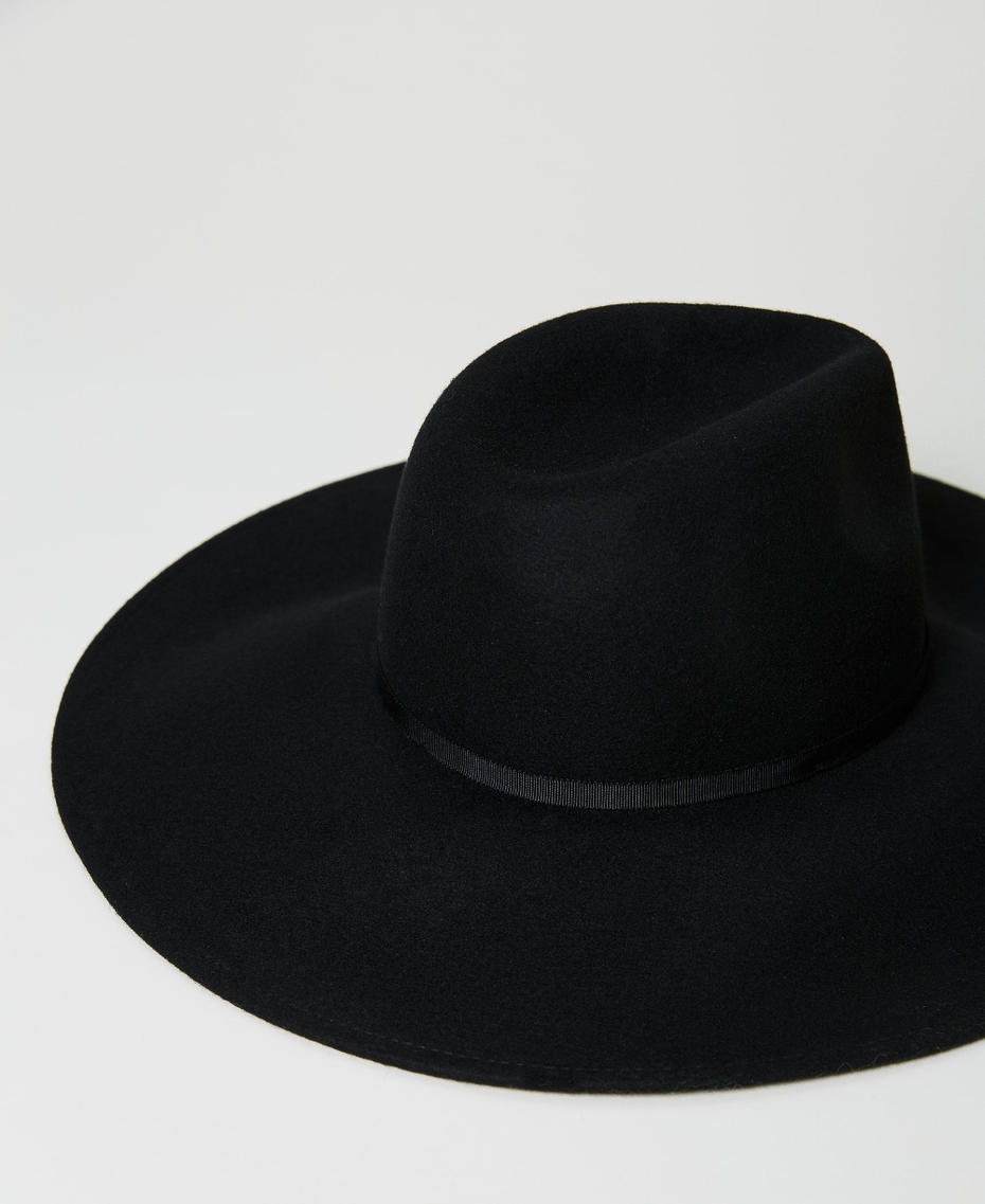 Chapeau à bord large en drap