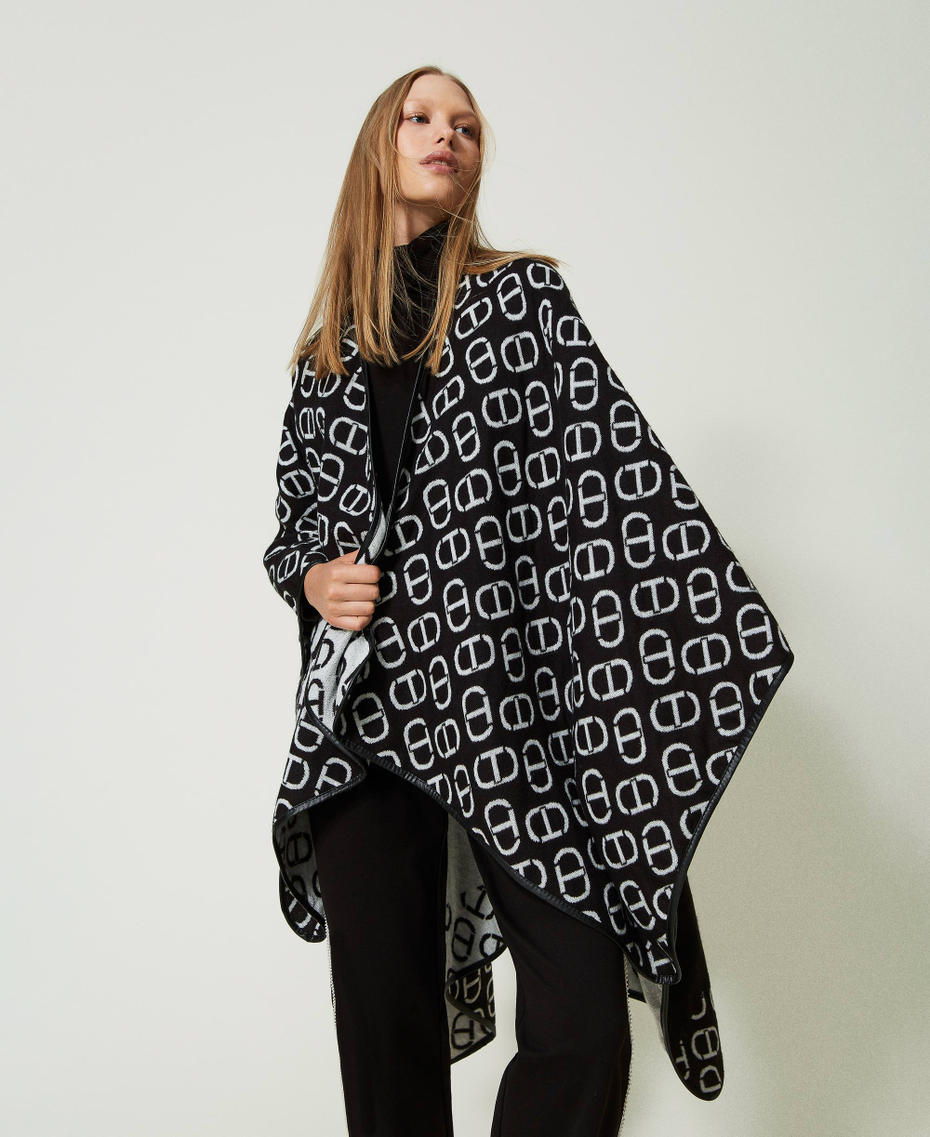 Jacquard poncho with Oval T Black Woman 232TO539A-01