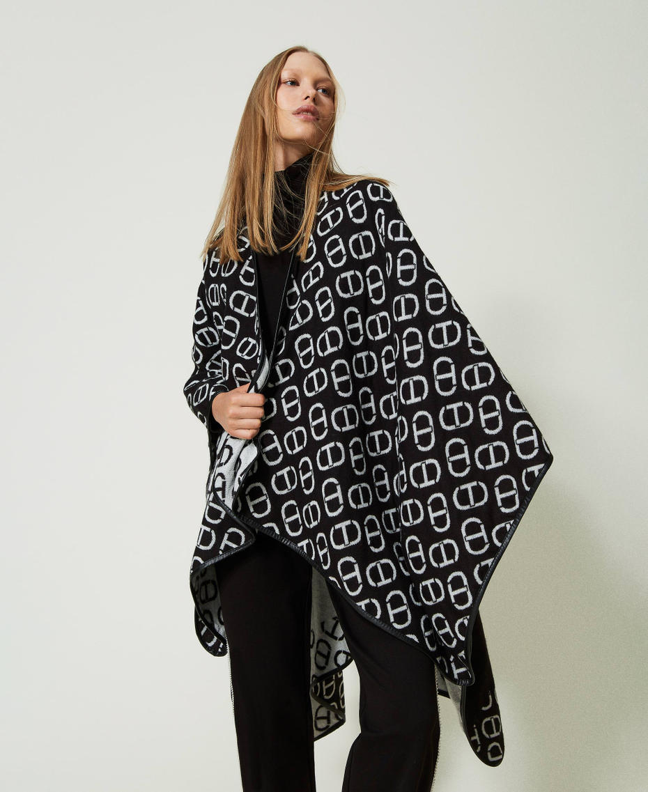 Jacquardponcho mit Oval Ts