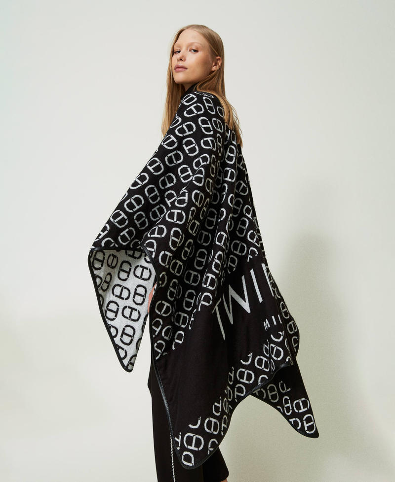 Jacquard poncho with Oval T Black Woman 232TO539A-02