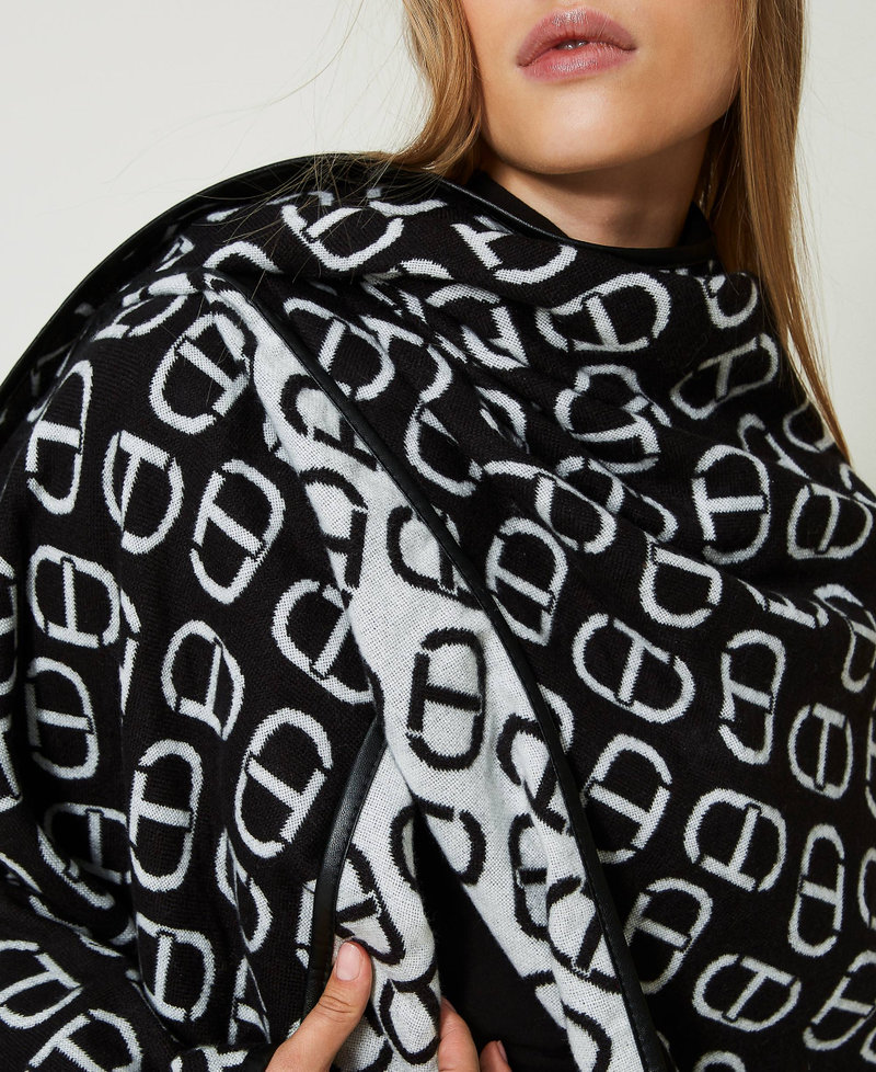 Jacquardponcho mit Oval Ts