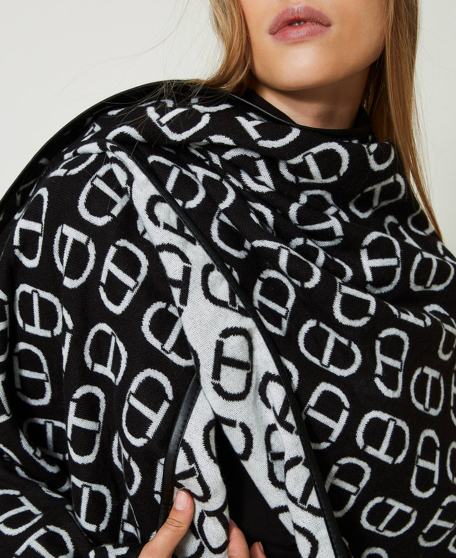 Jacquard poncho with Oval T Black Woman 232TO539A-04