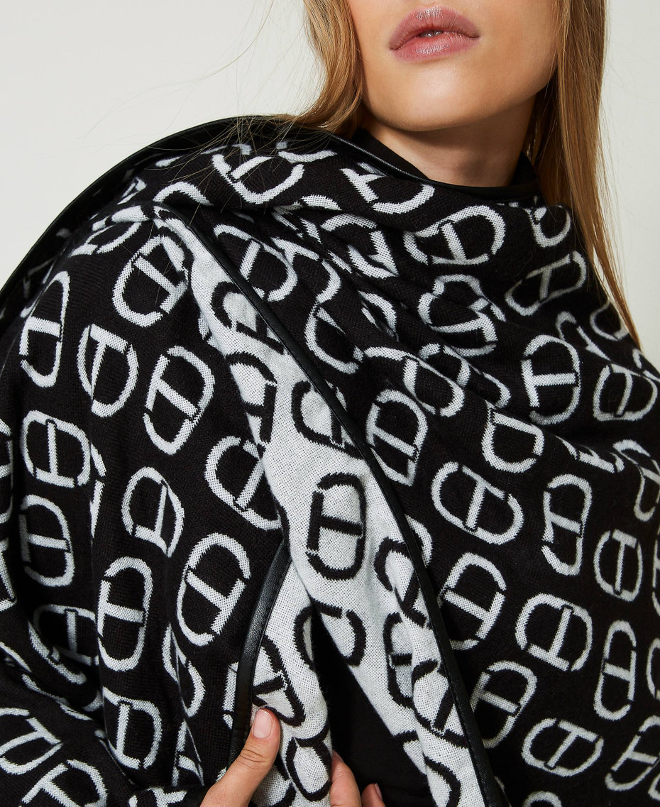 Jacquardponcho mit Oval Ts