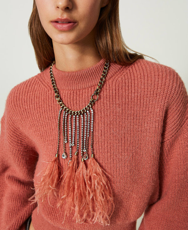 Necklace with feathers and rhinestones