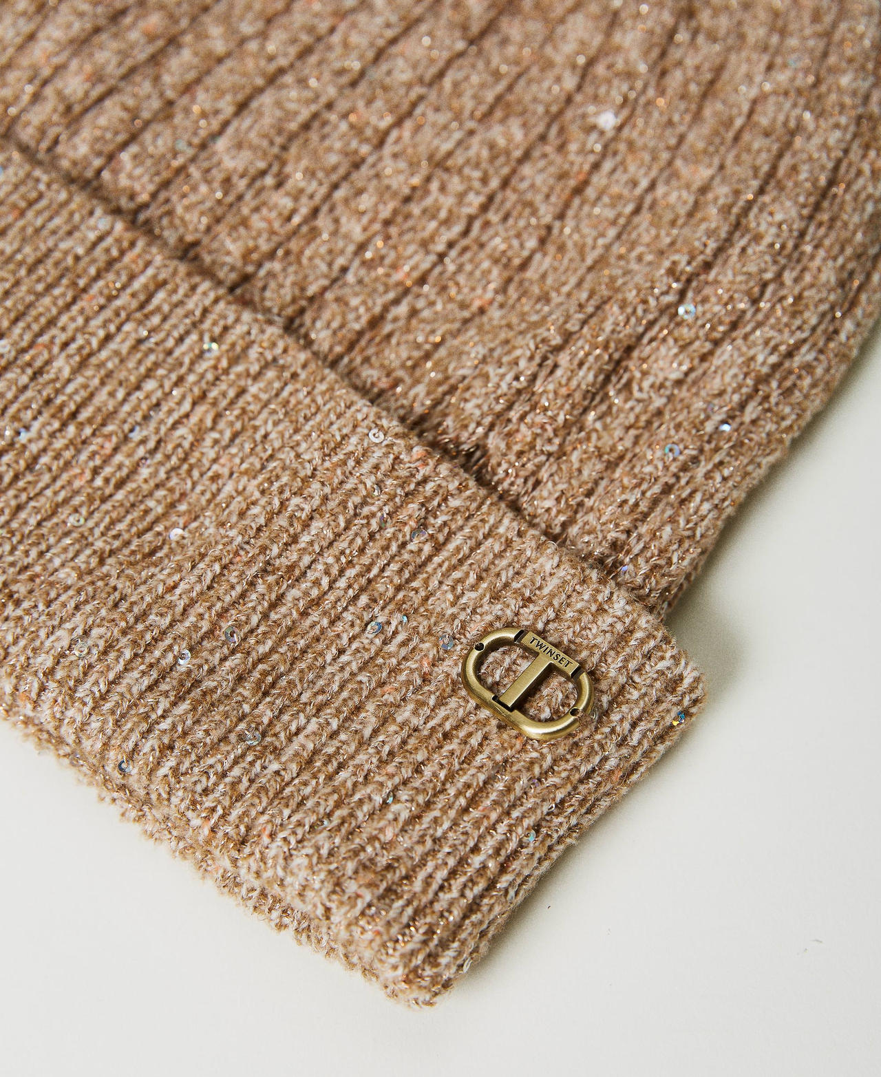 Ribbed beanie with sequins