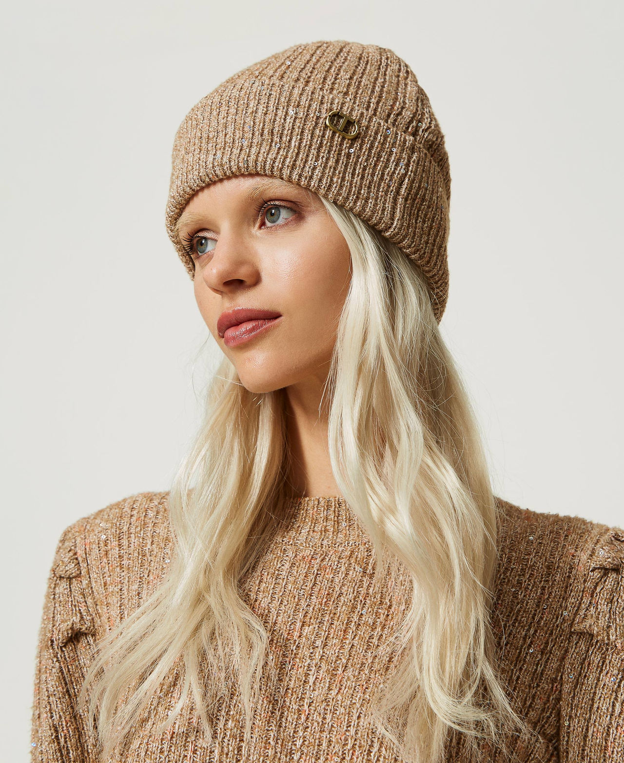 Ribbed beanie with sequins