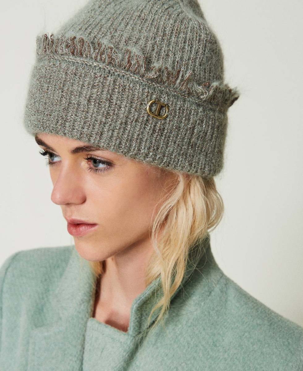 Bonnet en mohair m&eacute;lang&eacute; avec franges