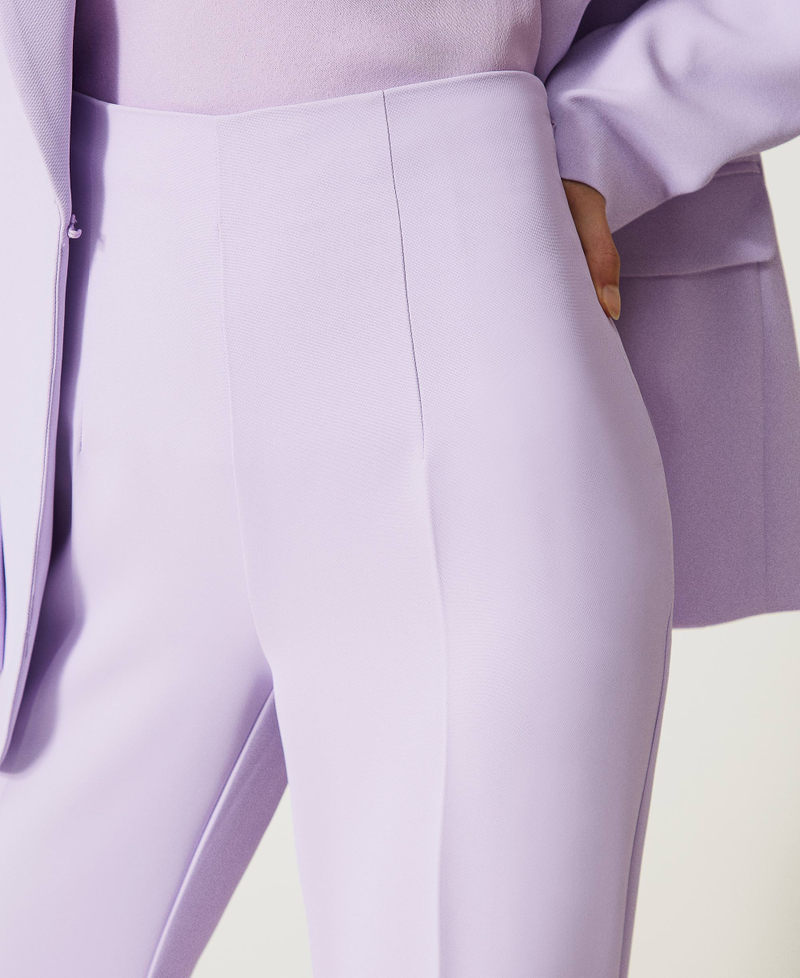 Pantalon évasé avec crêpe cady