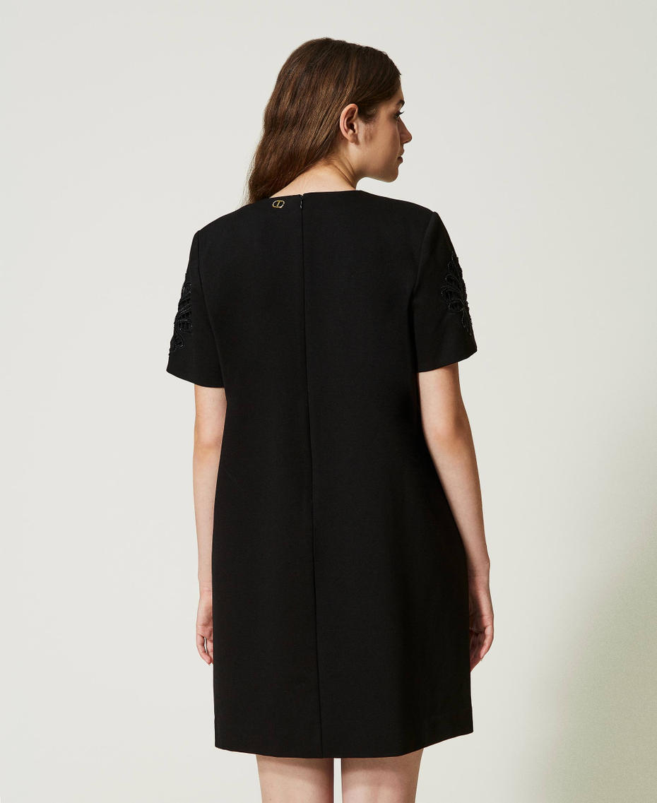 Короткое платье с ручной вышивкой Черный женщина 232TP2070-03