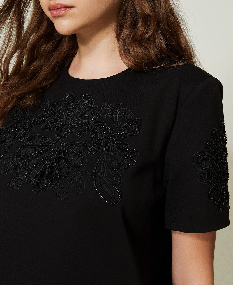 Short dress with handmade embroidery