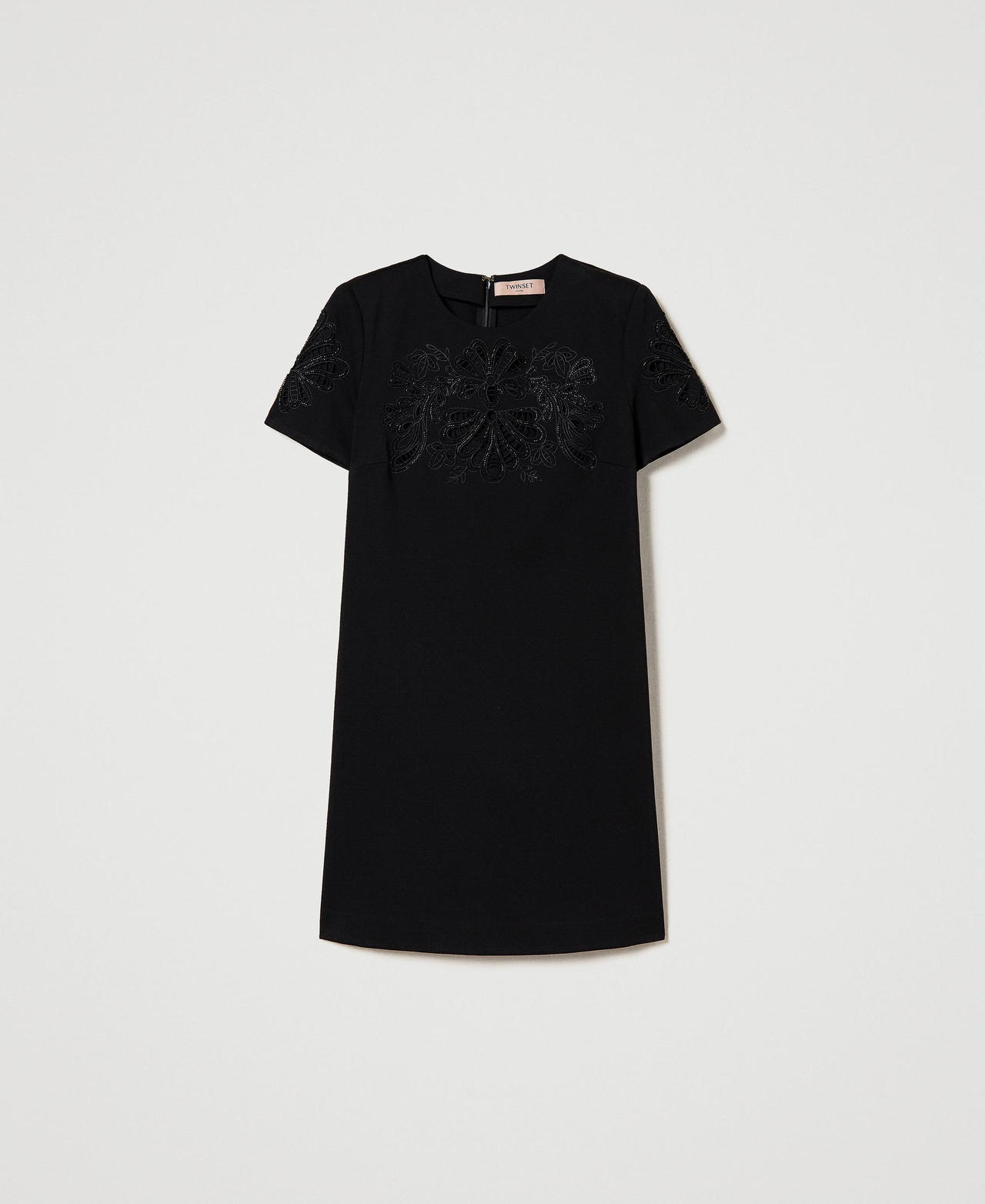 Short dress with handmade embroidery