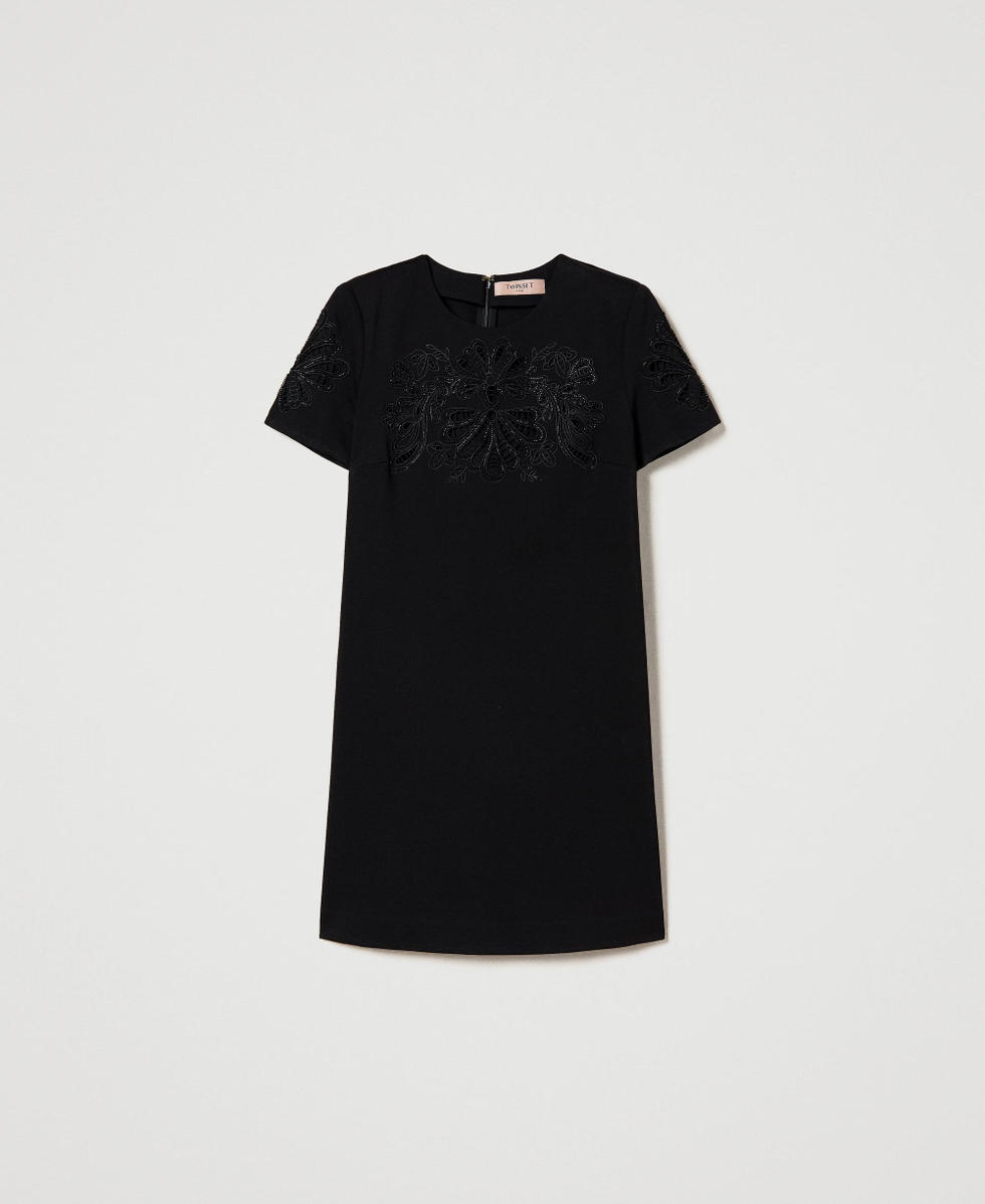 Von Hand besticktes, kurzes Kleid