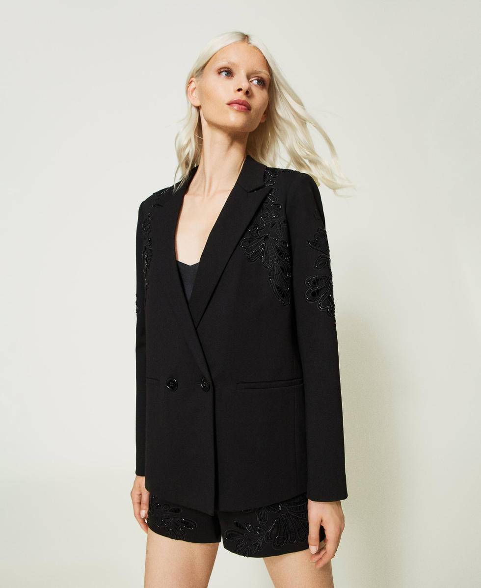 Chaqueta blazer con bordado a mano