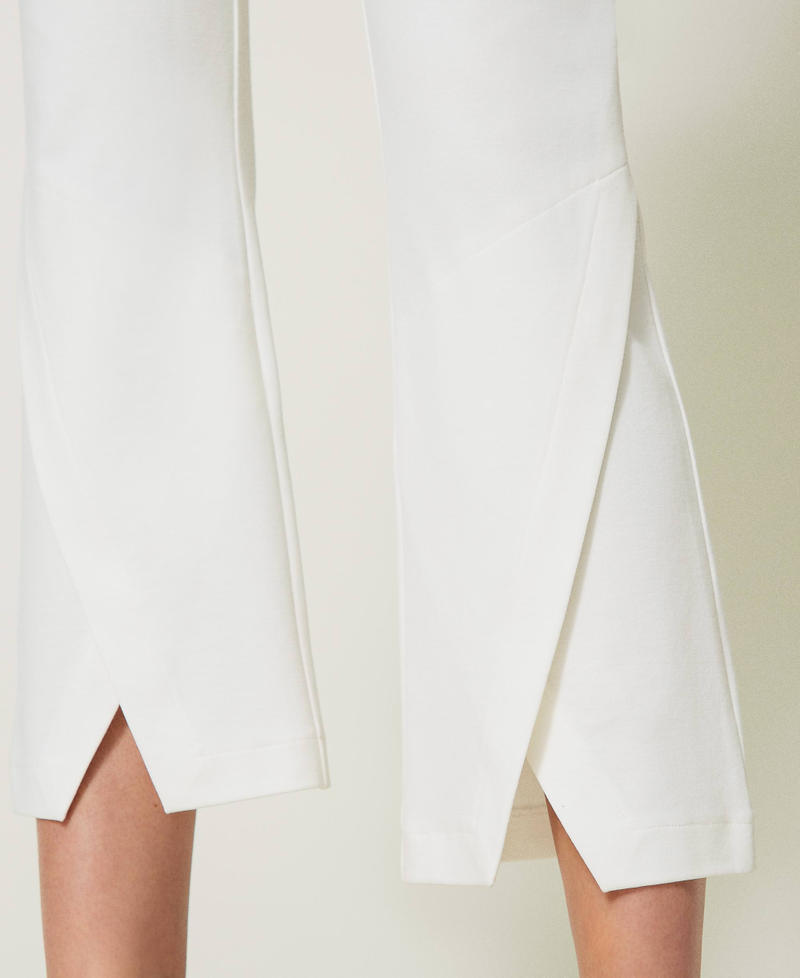 Cropped trousers with slit