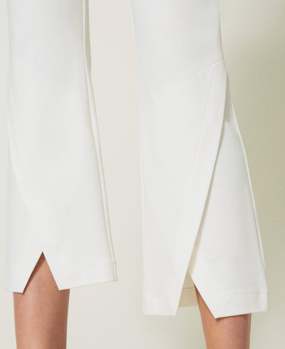 Cropped trousers with slit