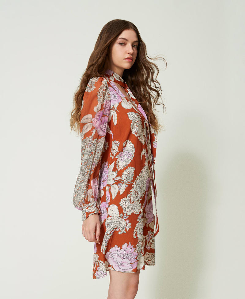 Kurzes Kleid aus Krepp und Krepon Print Cachemire Mix Leather Brown Frau 232TP211B-02