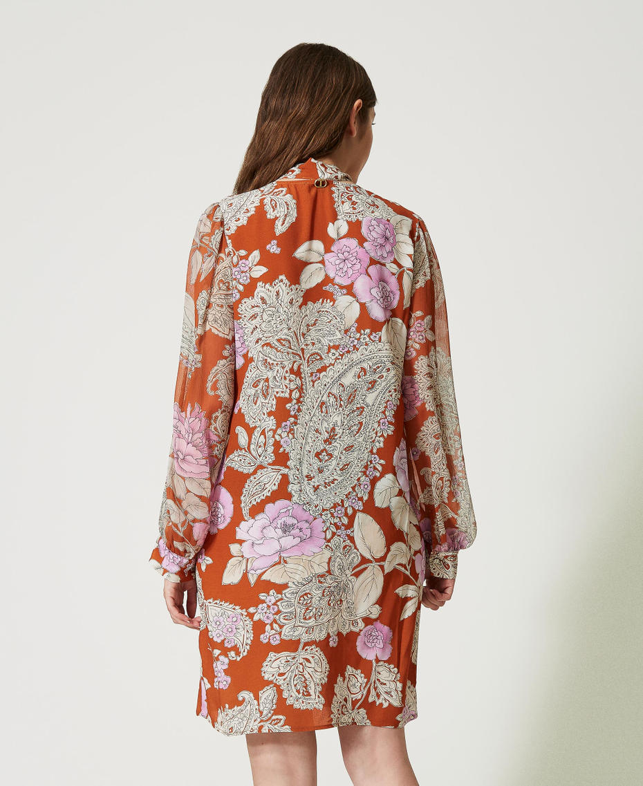 Kurzes Kleid aus Krepp und Krepon Print Cachemire Mix Leather Brown Frau 232TP211B-03