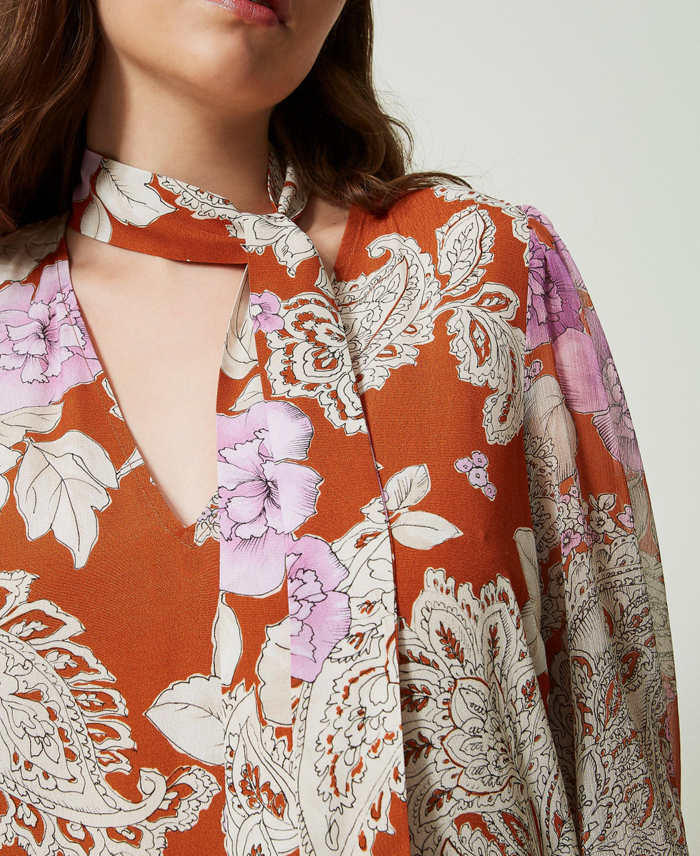 Vestido corto de crep&eacute; y cresp&oacute;n