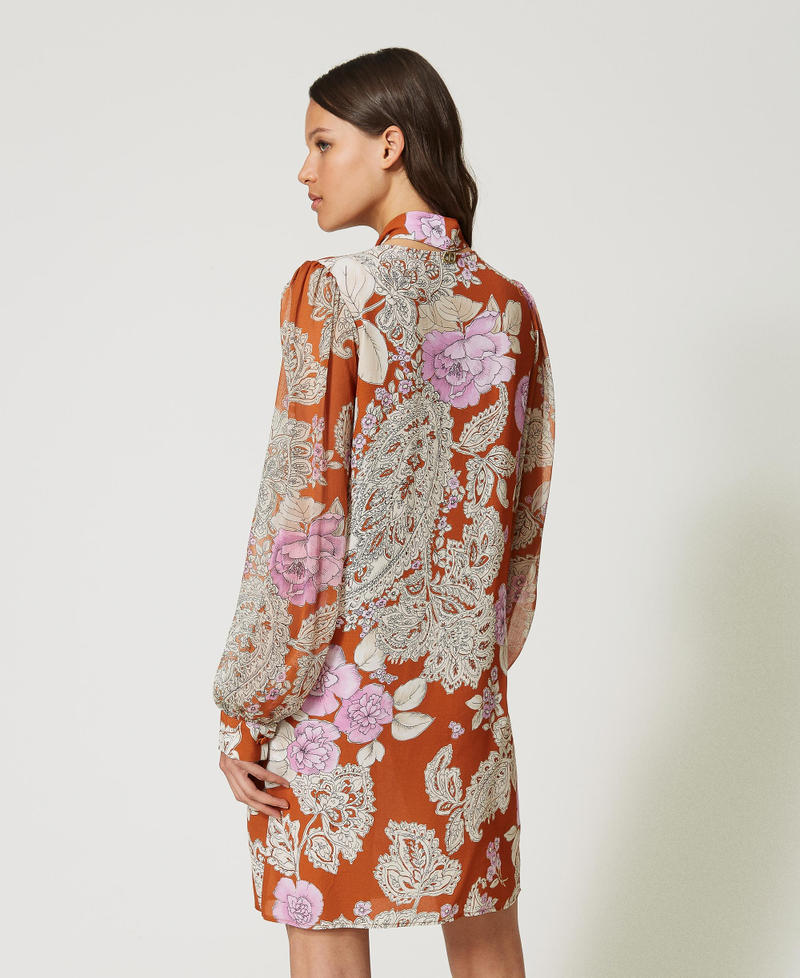 Kurzes Kleid aus Krepp und Krepon Print Cachemire Mix Leather Brown Frau 232TP211B-08