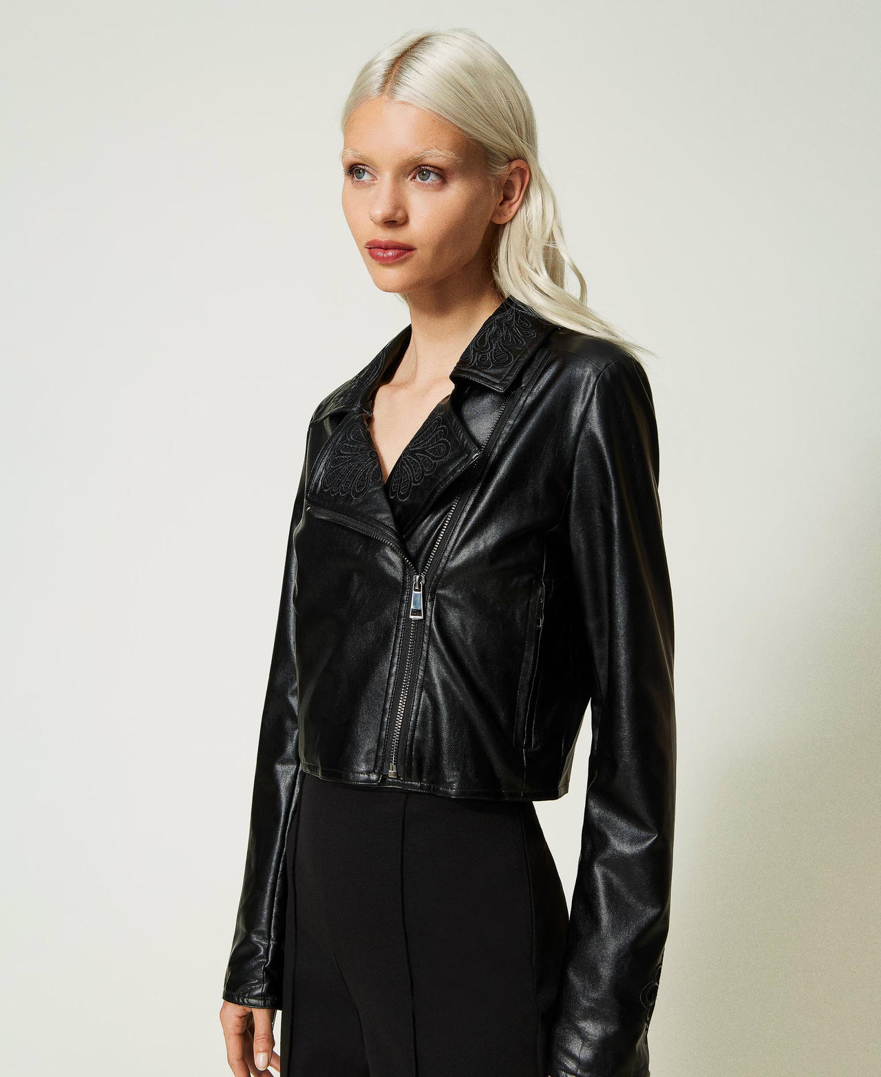 Perfecto avec broderies florales