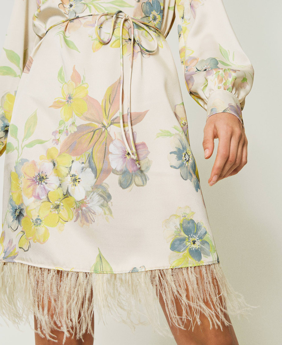 Abito corto in twill a fiori con piume