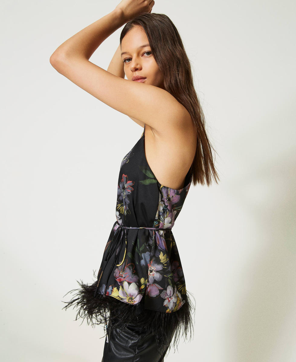 Top in twill a fiori con piume