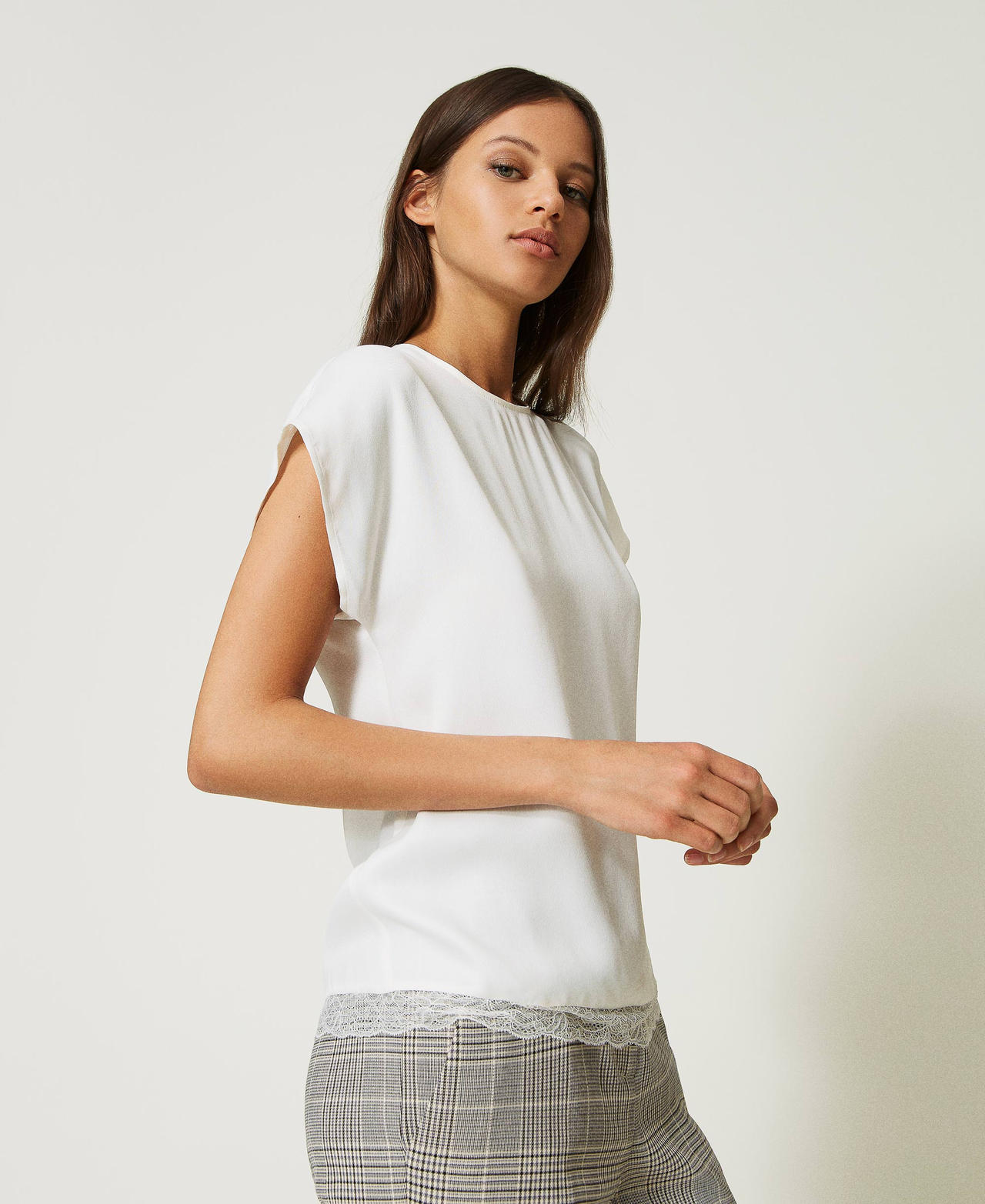 Blouse en satin avec dentelle