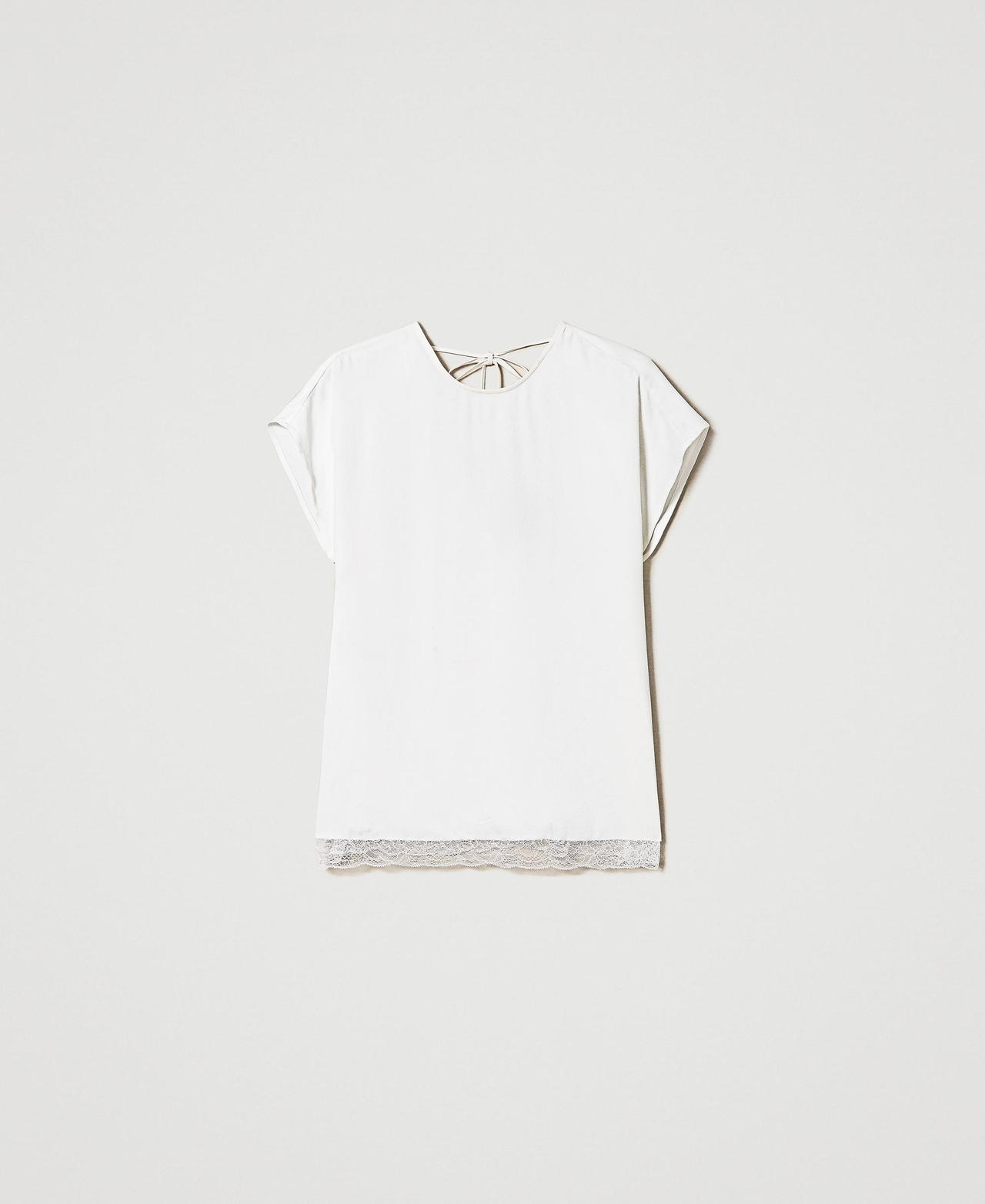 Blouse en satin avec dentelle