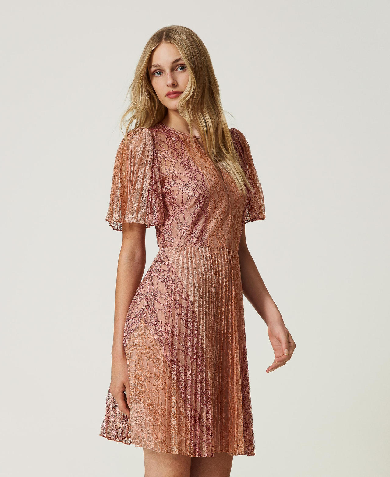 Short dress with pleated Chantilly lace