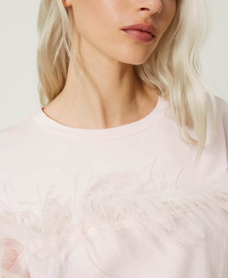 T-shirt con piume