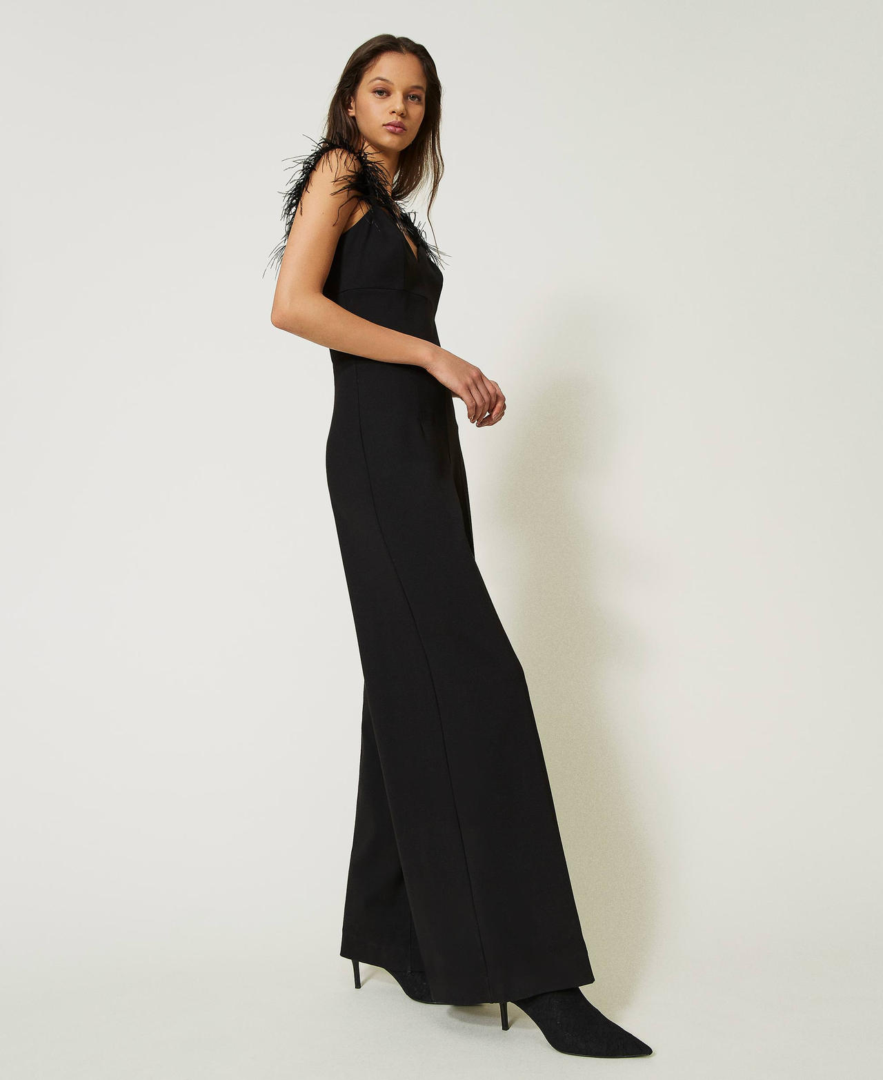 Long jumpsuit with feathers