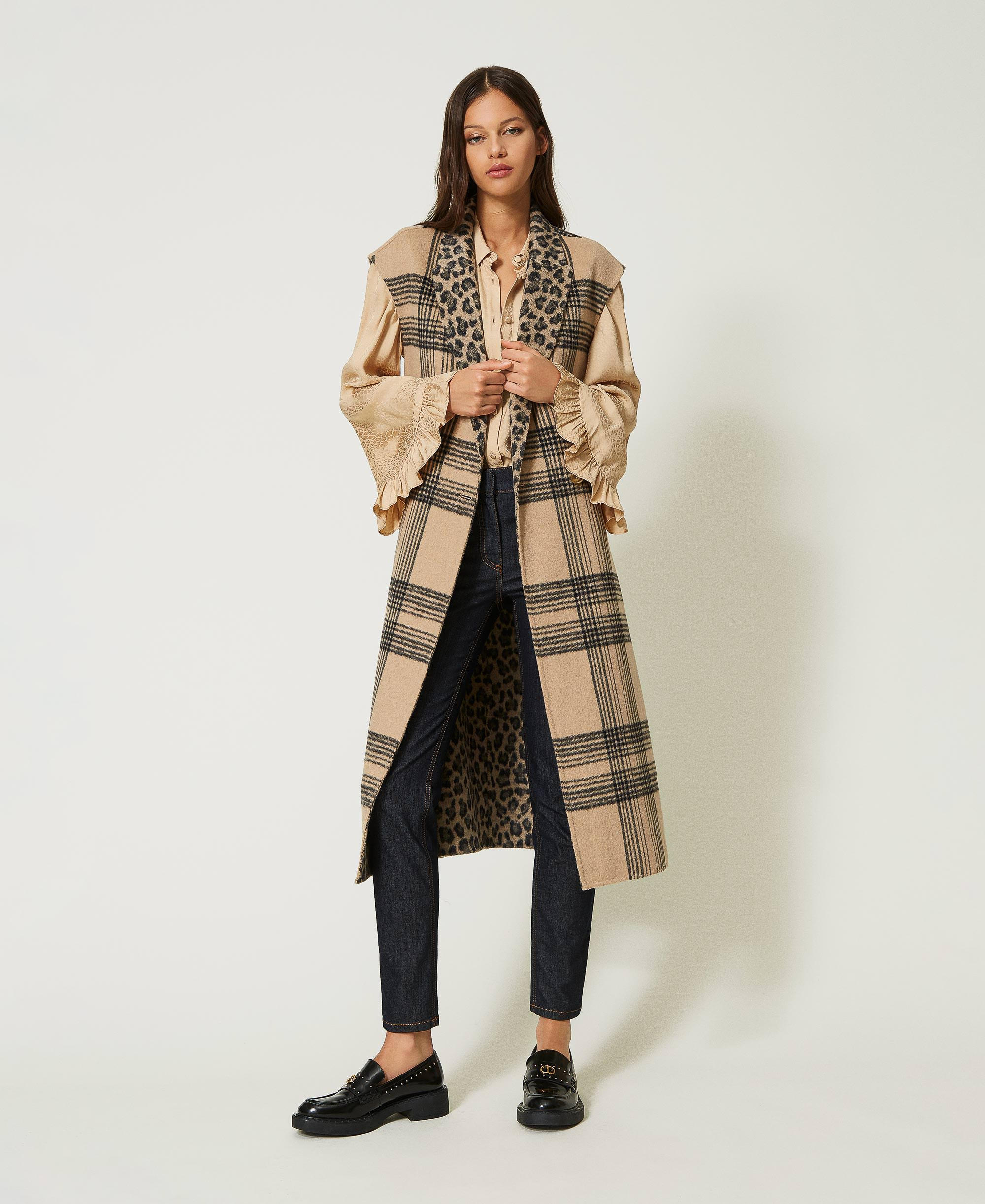 Reversible jacquard sleeveless coat