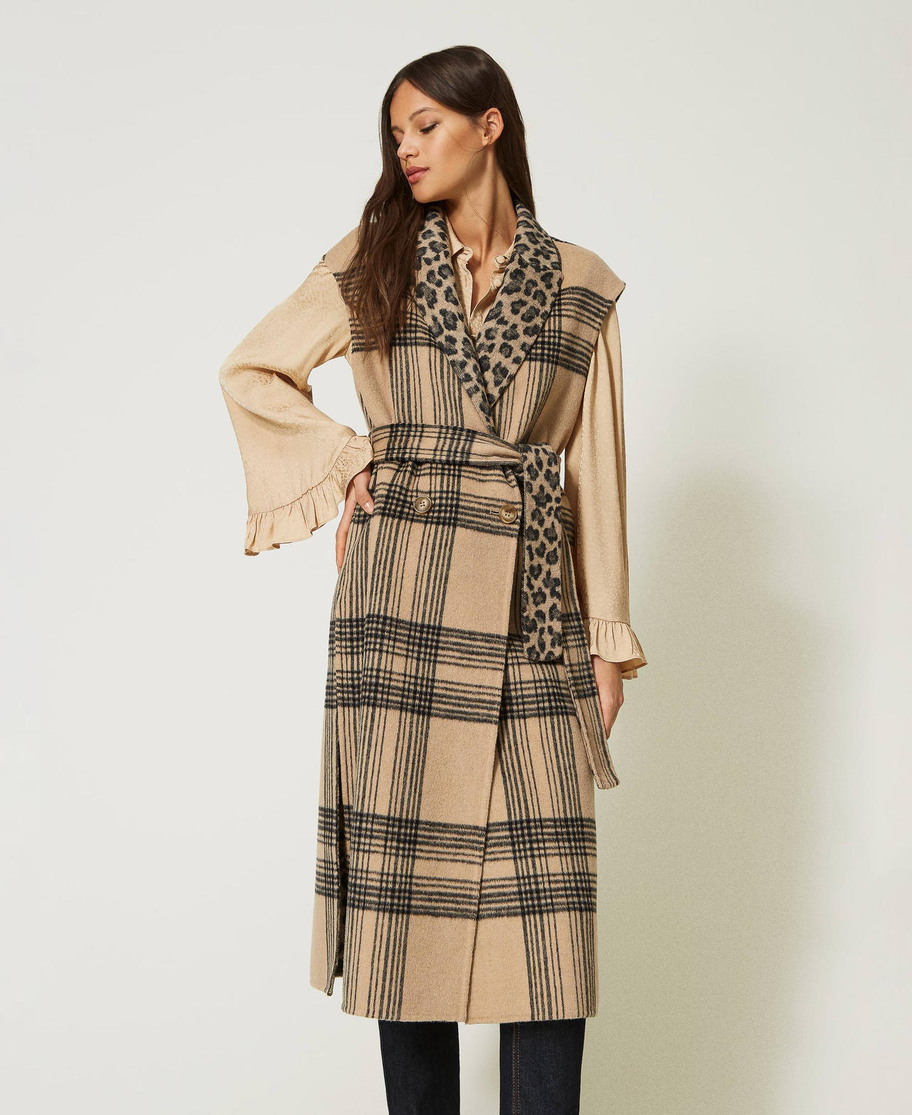 Reversible jacquard sleeveless coat