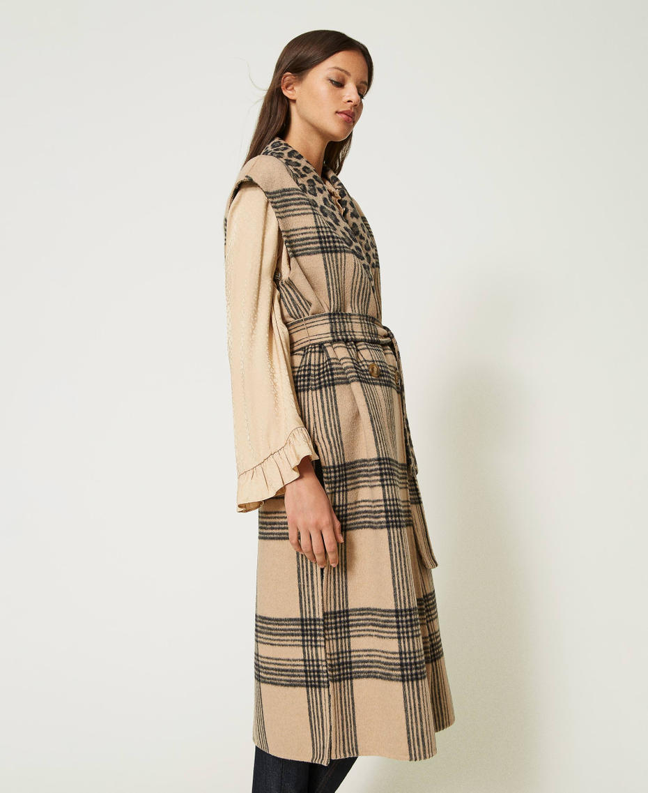 Reversible jacquard sleeveless coat