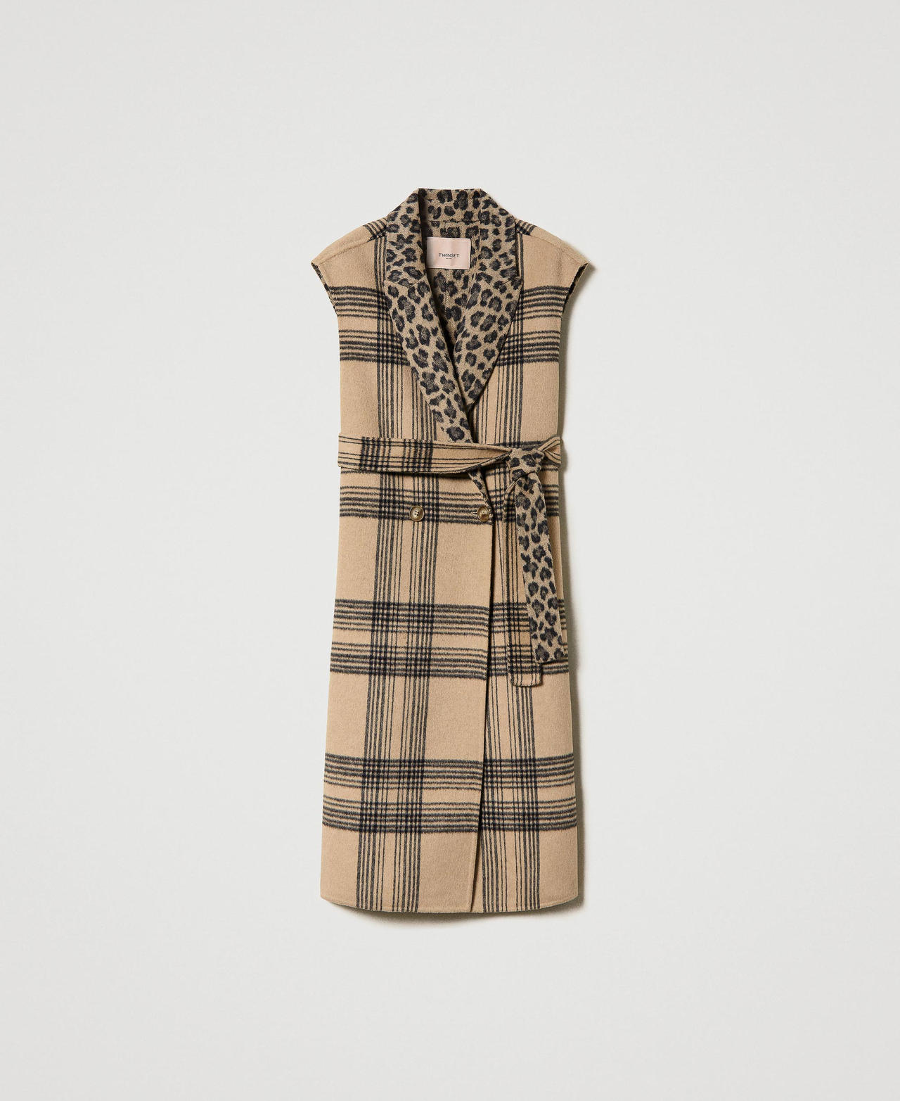 Reversible jacquard sleeveless coat
