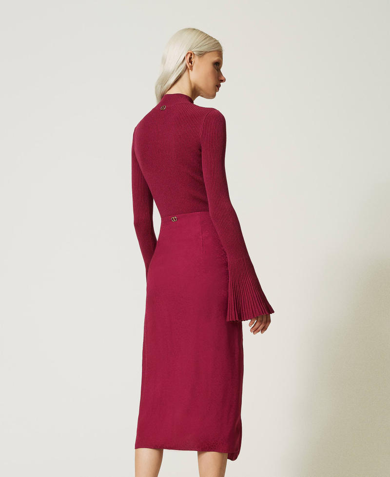 Jupe mi-longue en satin jacquard