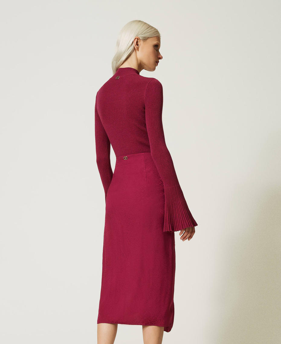 Jupe mi-longue en satin jacquard
