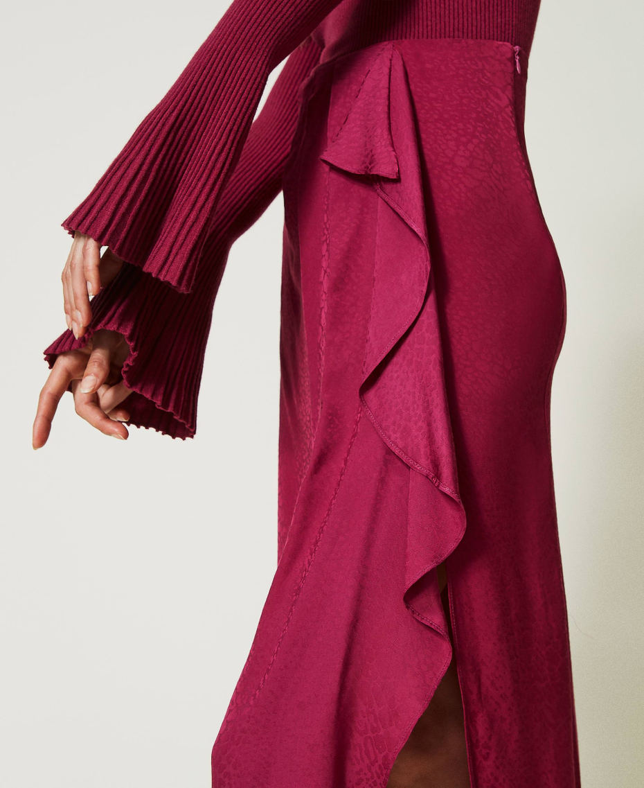 Jupe mi-longue en satin jacquard