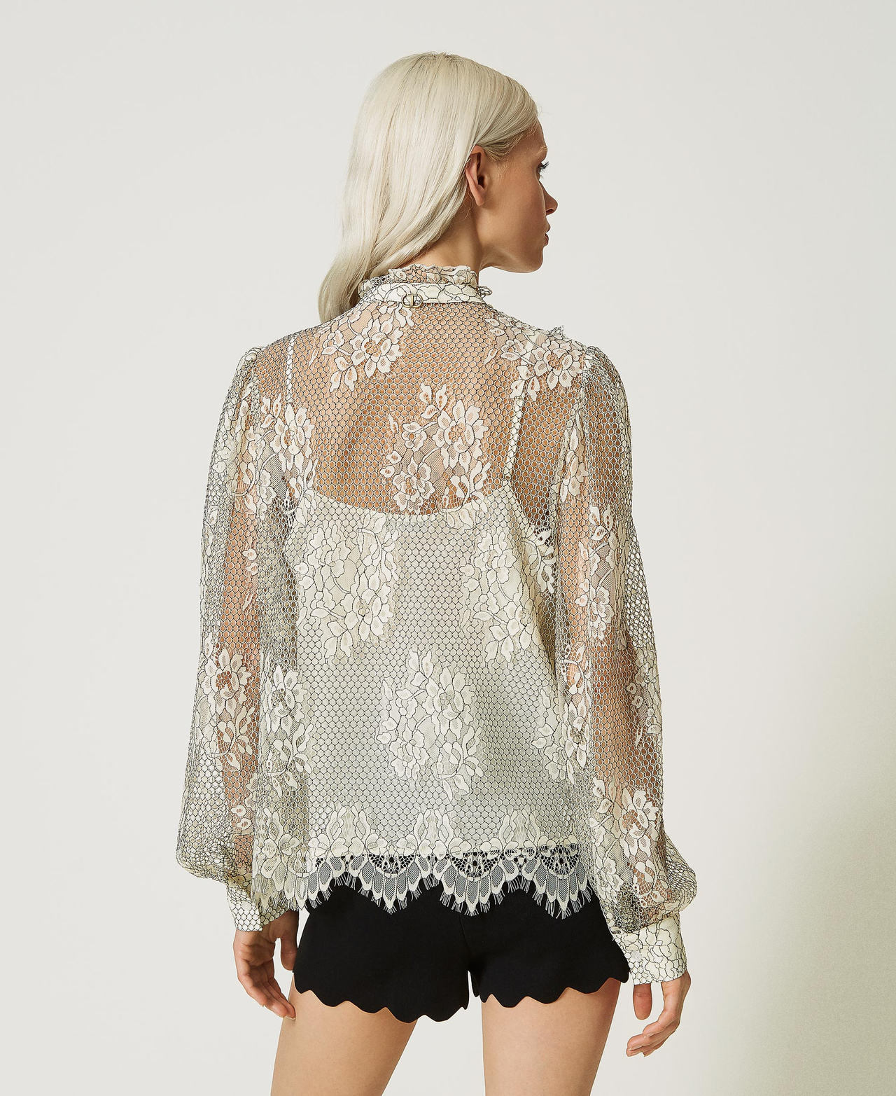 Camicia in pizzo con inserti