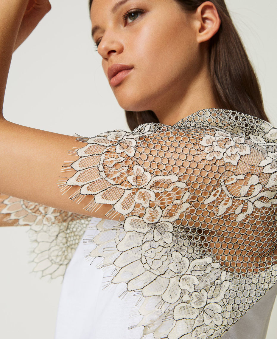 T-shirt avec manches en dentelle