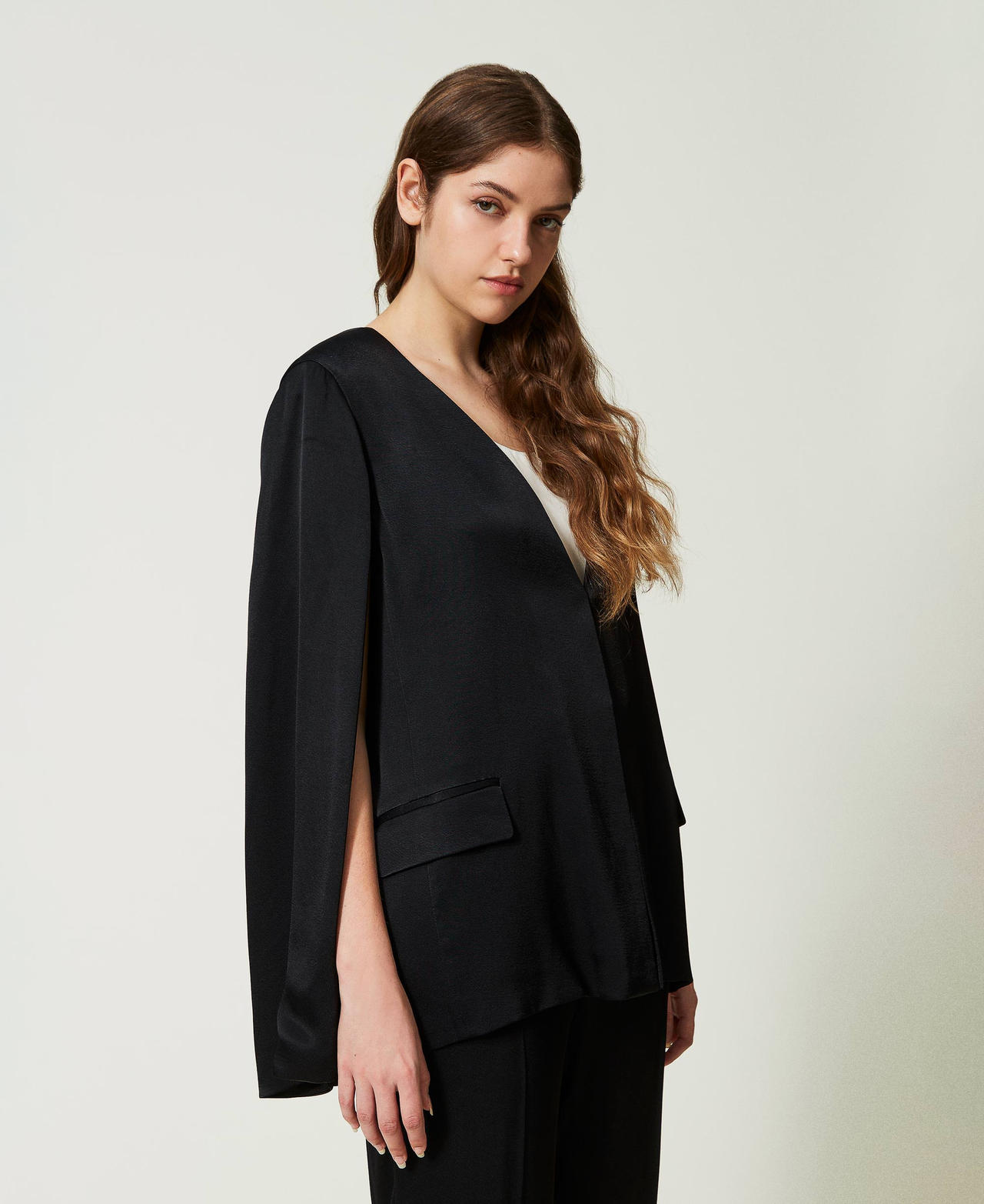 Blazer cape en satin