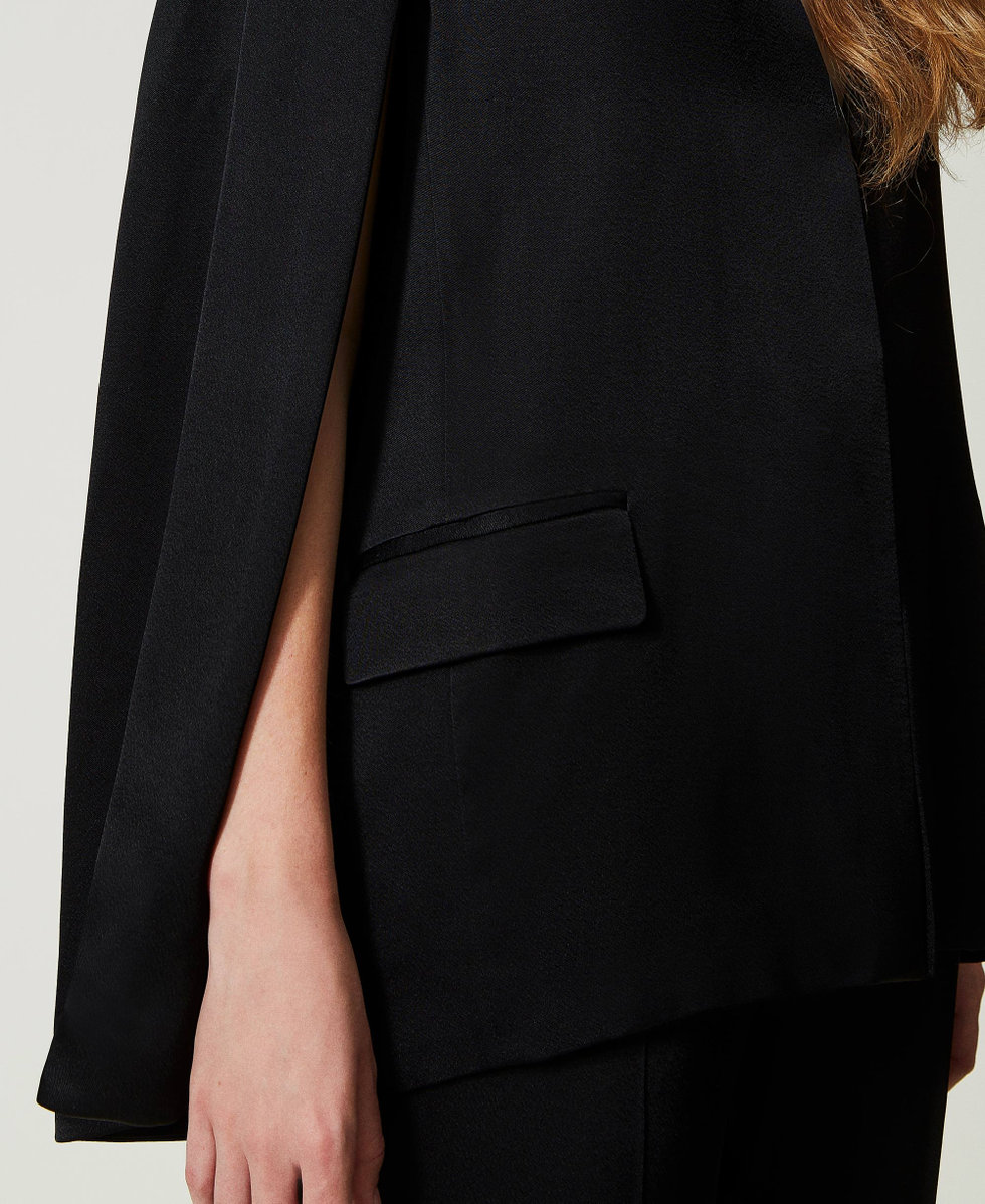 Giacca blazer a cappa in raso