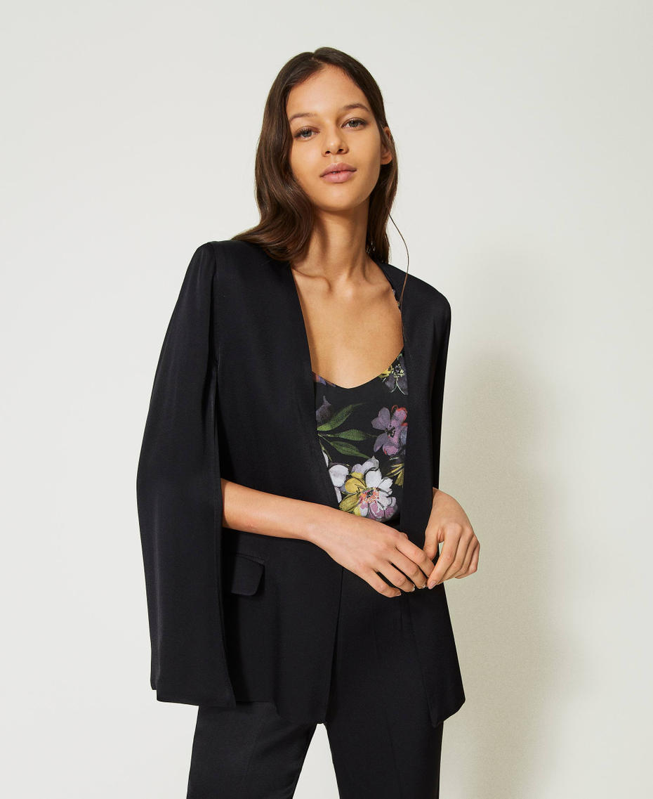 Blazer cape en satin